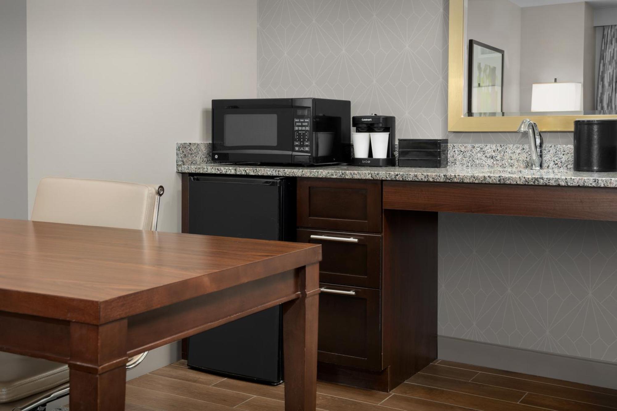 Embassy Suites Springfield Habitación foto